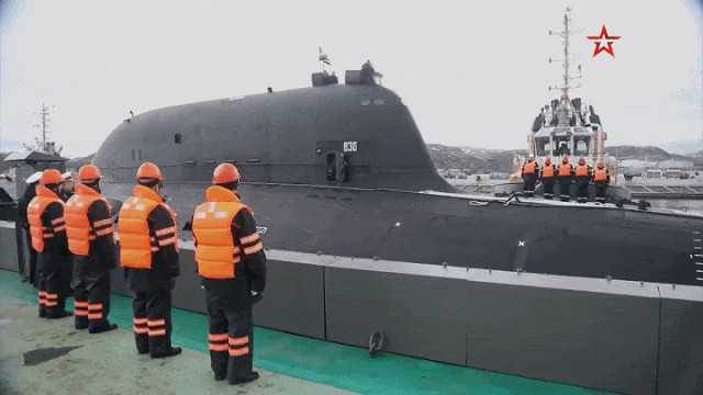 俄军885M型核潜艇下水 中国潜艇望尘莫及