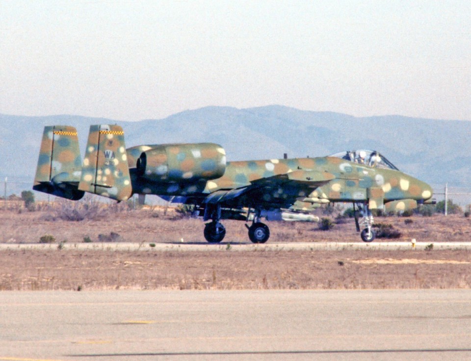 美军为A10设计低空迷彩 却穿在强5身上？