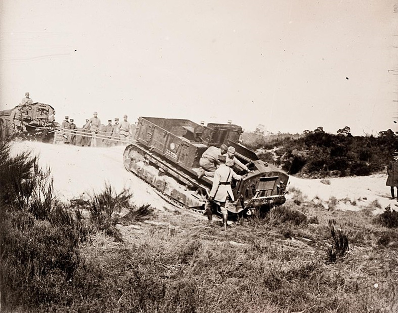 坦克变拖车 法国施耐德CD炮兵拖车