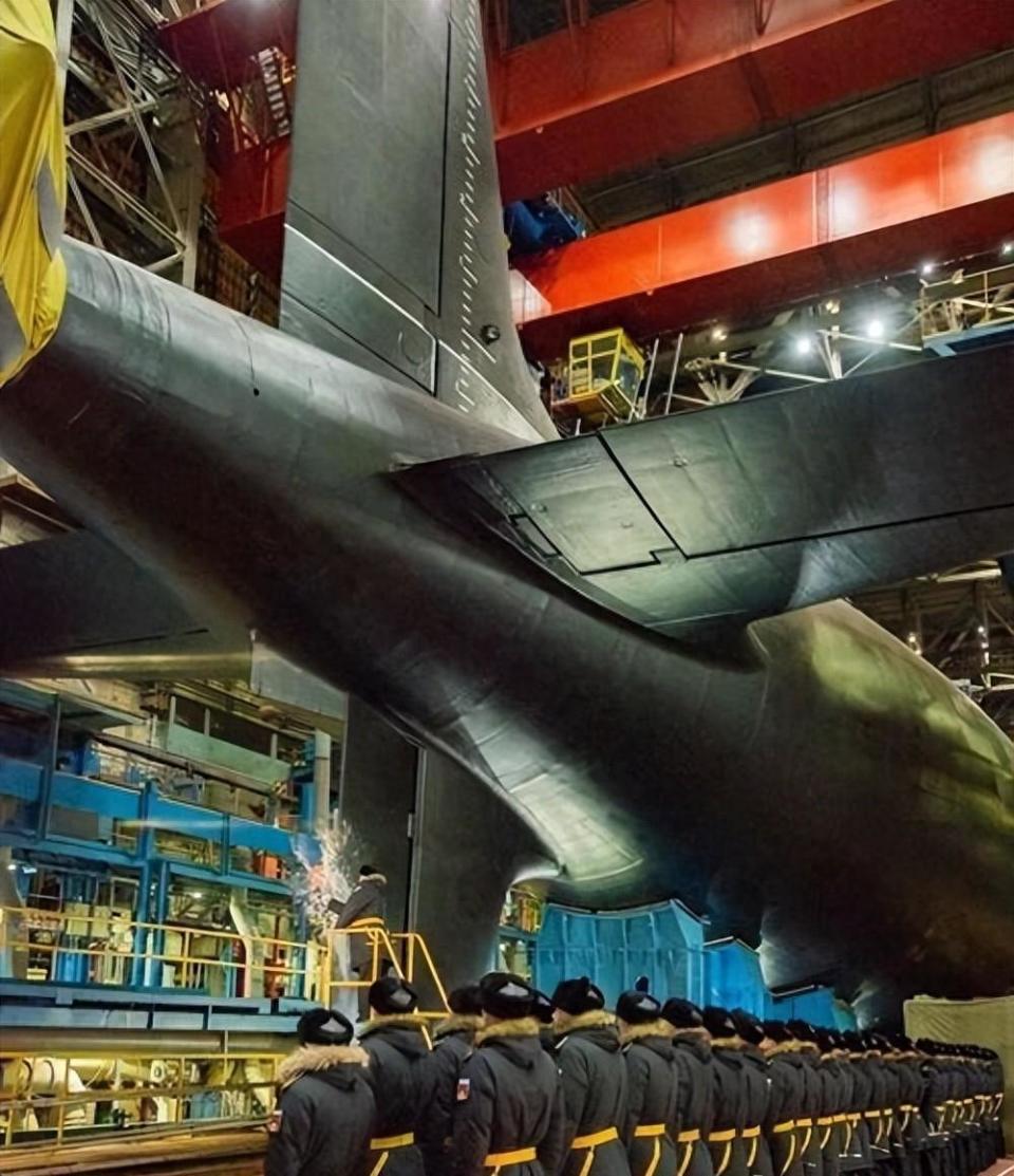 首艘装备“锆石”核潜艇下水 中国怎么追赶?