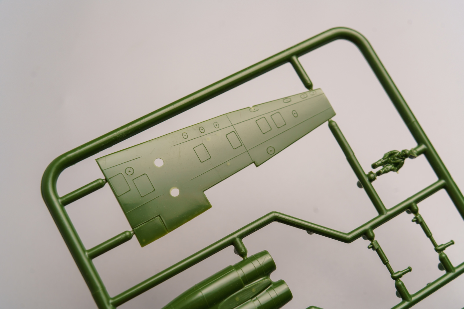 【板件评测】REVELL 1/72 德国阿拉多 AR-234 闪电喷气式轰炸机 H-4162 Arado Blitz 拼装飞机模型