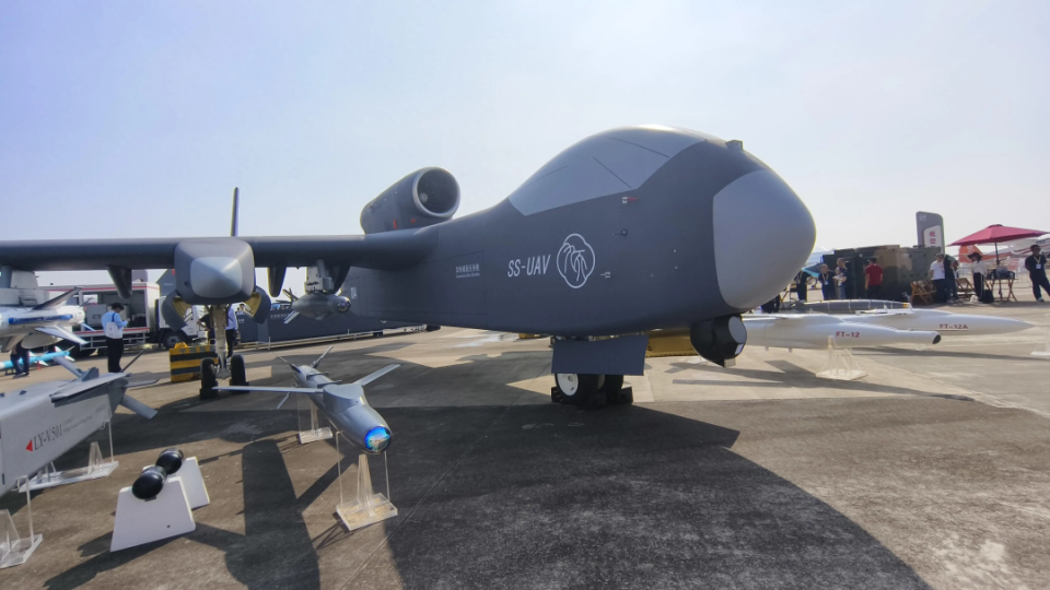 中国“蜂群母舰”如何改写战争规则?