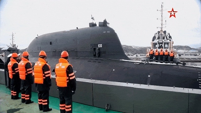 俄巨型核潜下水 与中国潜艇差距明显?