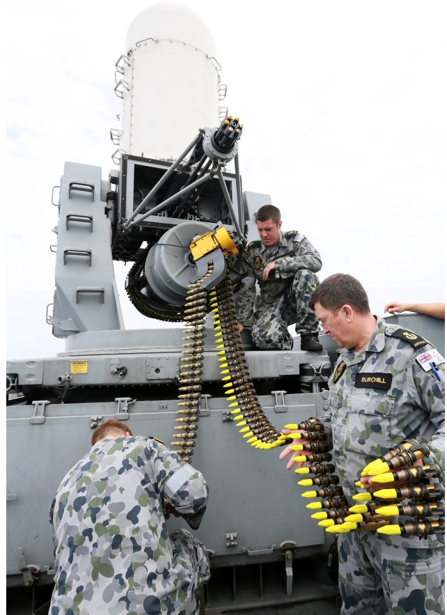 中国近防炮补弹方式 未必超越美军“密集阵”