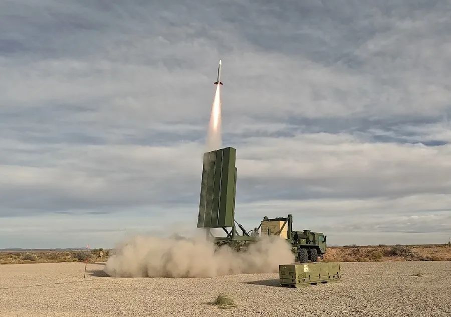 美军“黑胡子”廉价弹道导弹 海马斯可发射