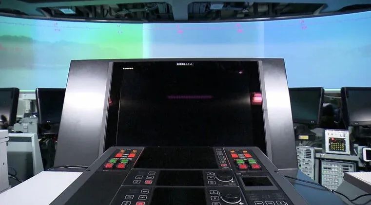 日本海自新护，环形CIC屏幕竟是投影仪？