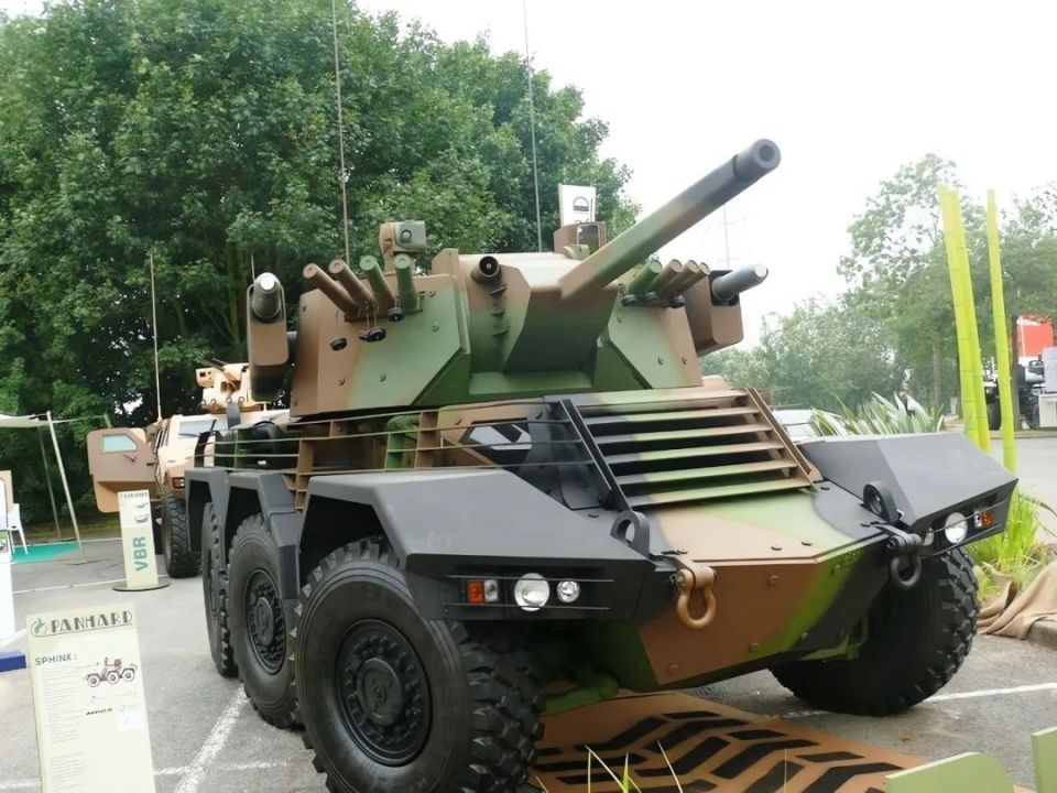 无疾而终的法国“斯芬克斯”轮式侦察车