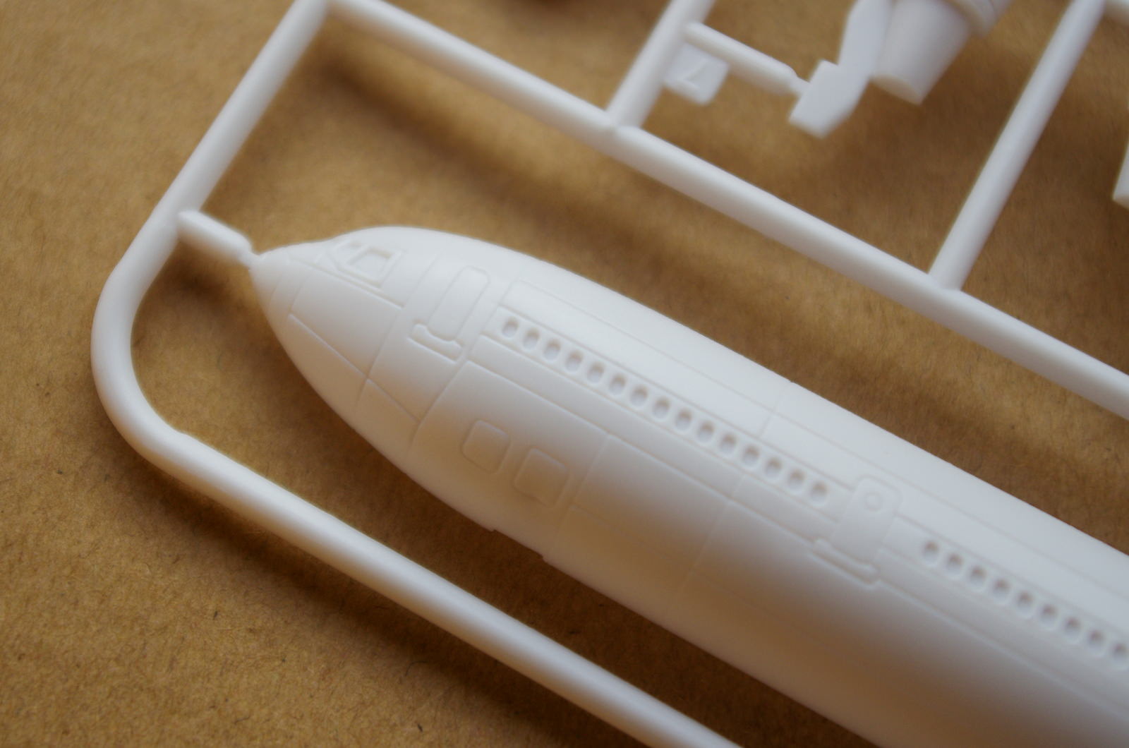 【板件评测】正德福 奇嘉 美国西北航空 麦道 DC-10-40 Kitech 08M-334 1/300 拼装飞机模型