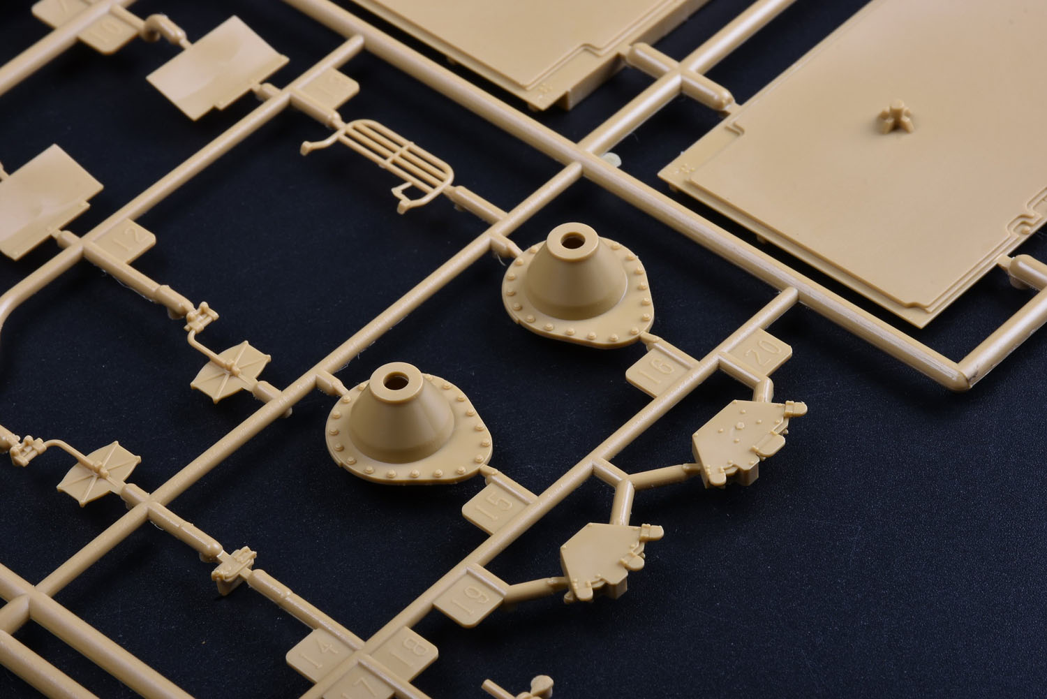 1/35 现代俄罗斯库尔干人-25型步兵战车