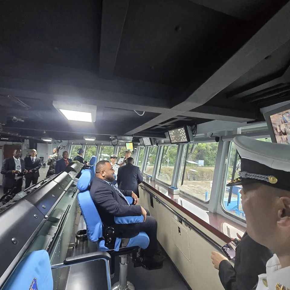 日本海自新护，环形CIC屏幕竟是投影仪？