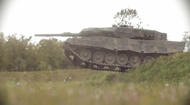 豹党的天塌了!俄军拆解豹2A6坦克有重大发现