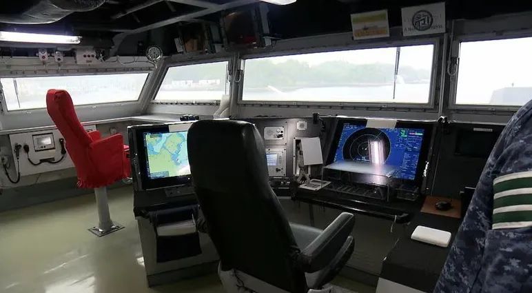 日本海自新护，环形CIC屏幕竟是投影仪？