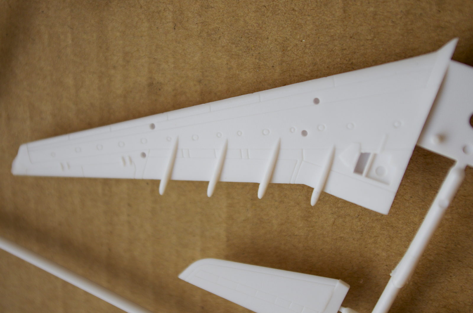 【板件评测】正德福 奇嘉 空中客车 A340-300 中国东方航空 AIRBUS Kitech 08M-341 1/300 拼装客机模型