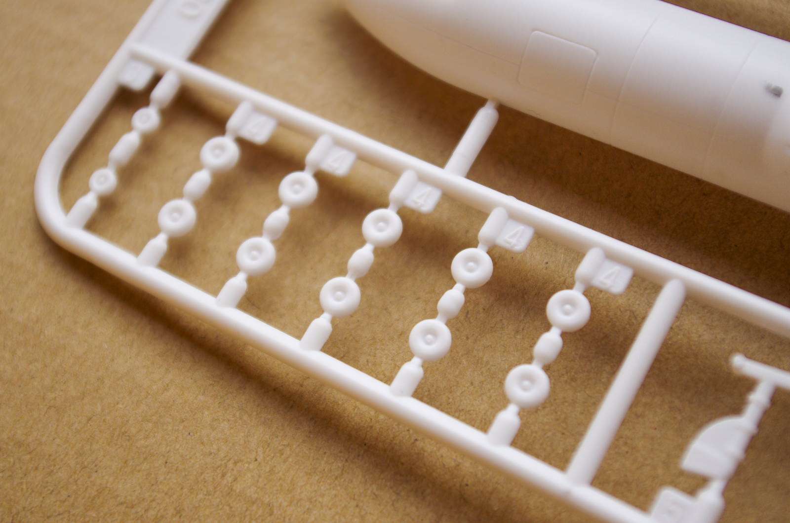 【板件评测】正德福 奇嘉 空中客车 A340-300 中国东方航空 AIRBUS Kitech 08M-341 1/300 拼装客机模型