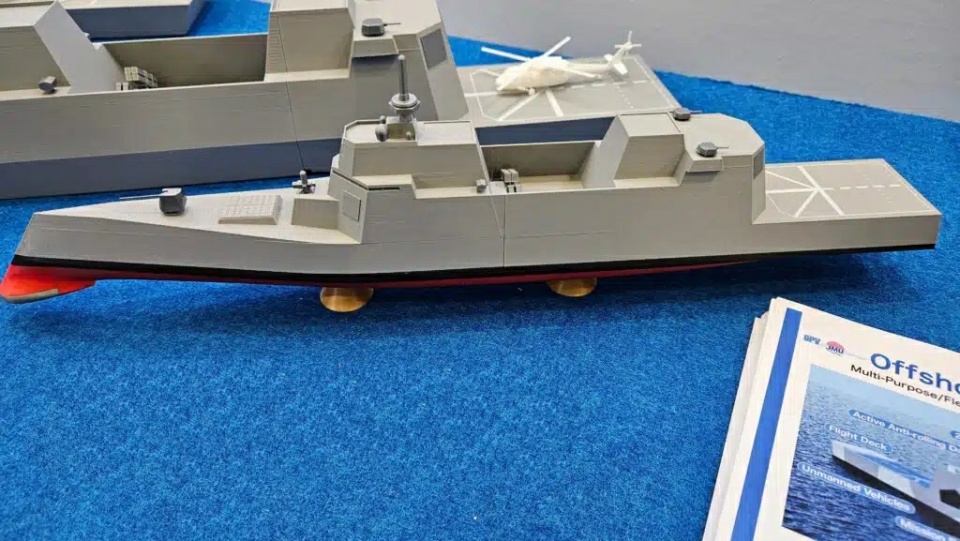 日本未来驱逐舰 配备电磁炮和激光武器