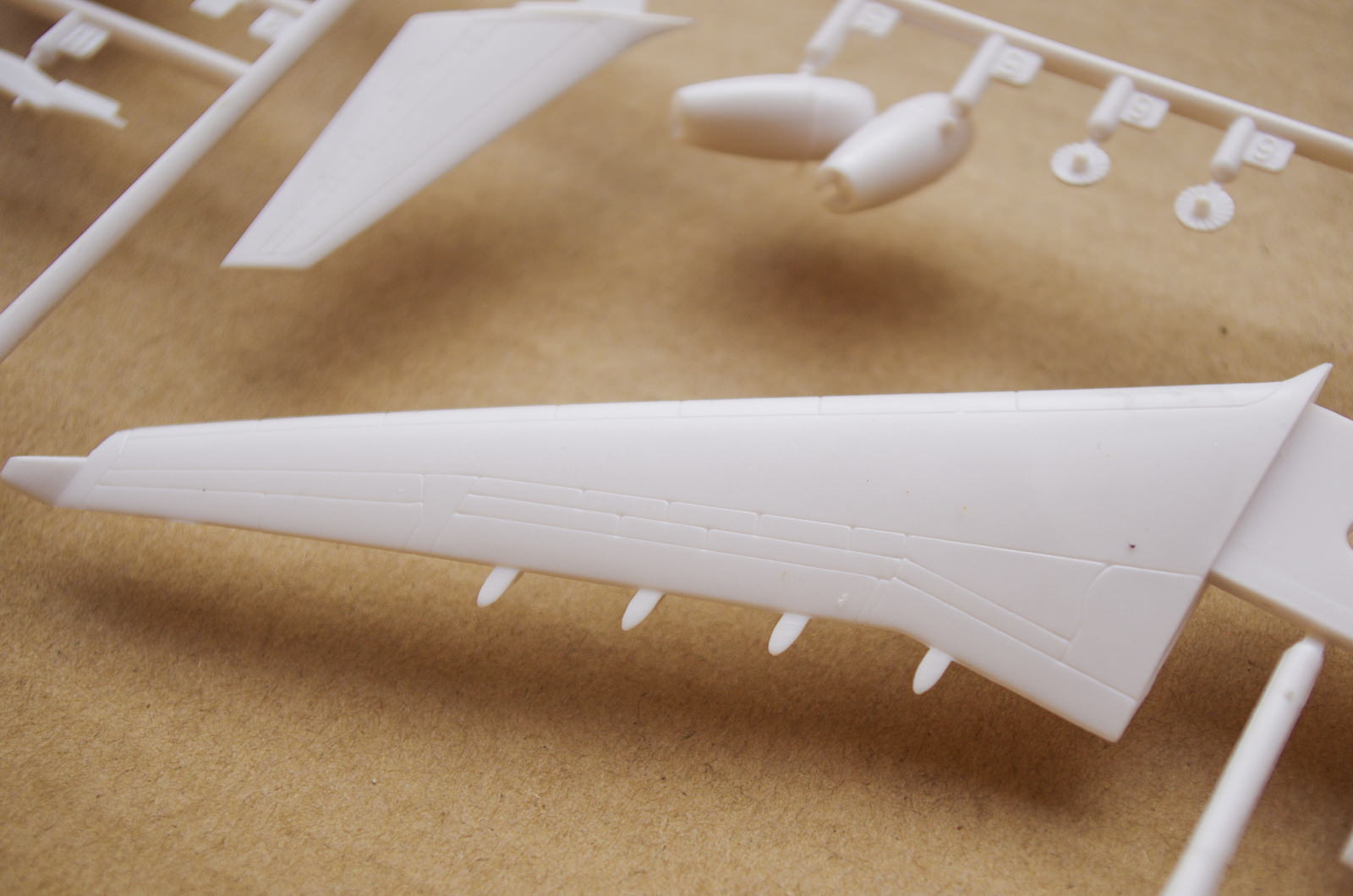 【板件评测】正德福 奇嘉 空中客车 A340-300 中国东方航空 AIRBUS Kitech 08M-341 1/300 拼装客机模型