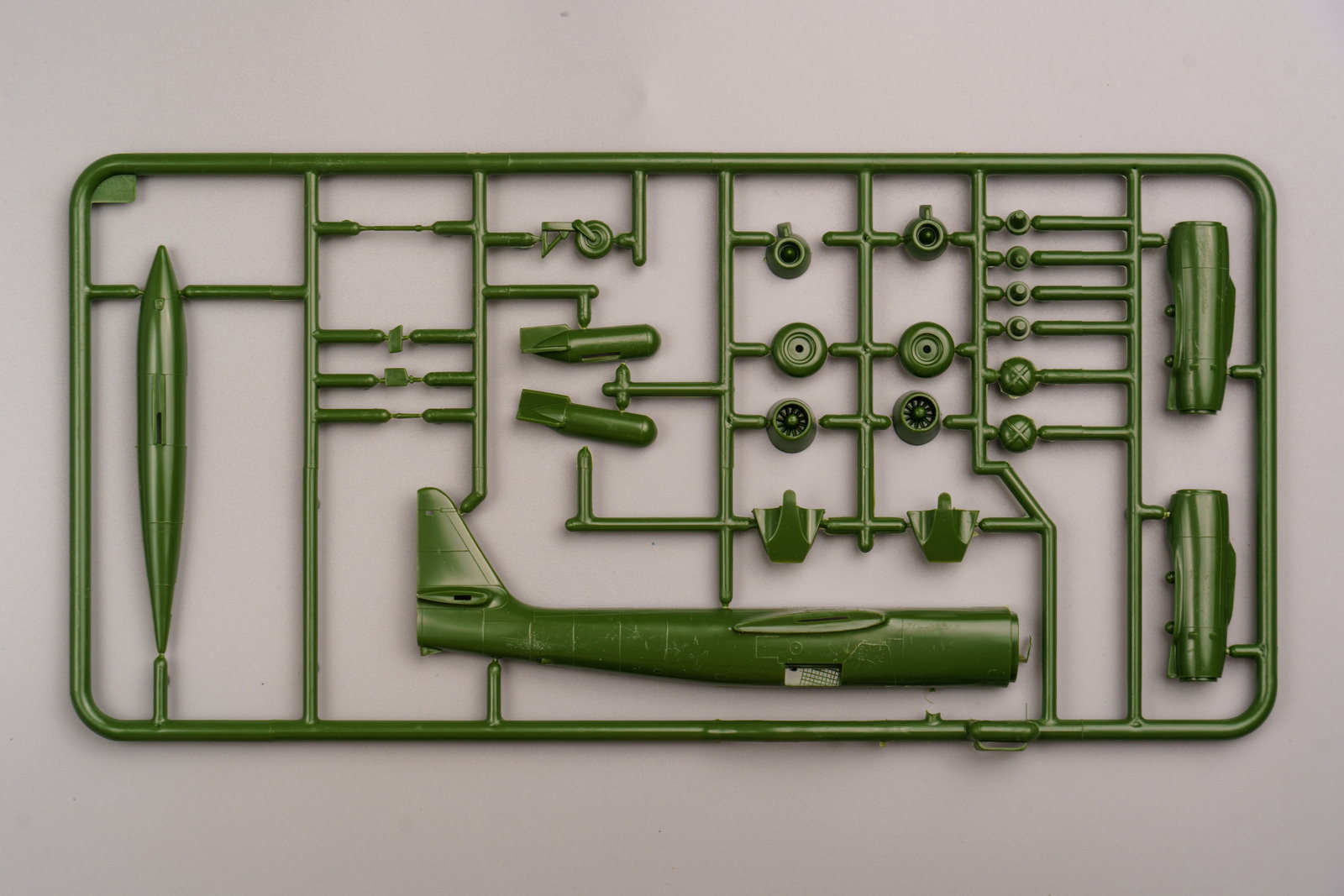 【板件评测】REVELL 1/72 德国阿拉多 AR-234 闪电喷气式轰炸机 H-4162 Arado Blitz 拼装飞机模型