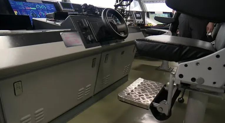 日本海自新护，环形CIC屏幕竟是投影仪？