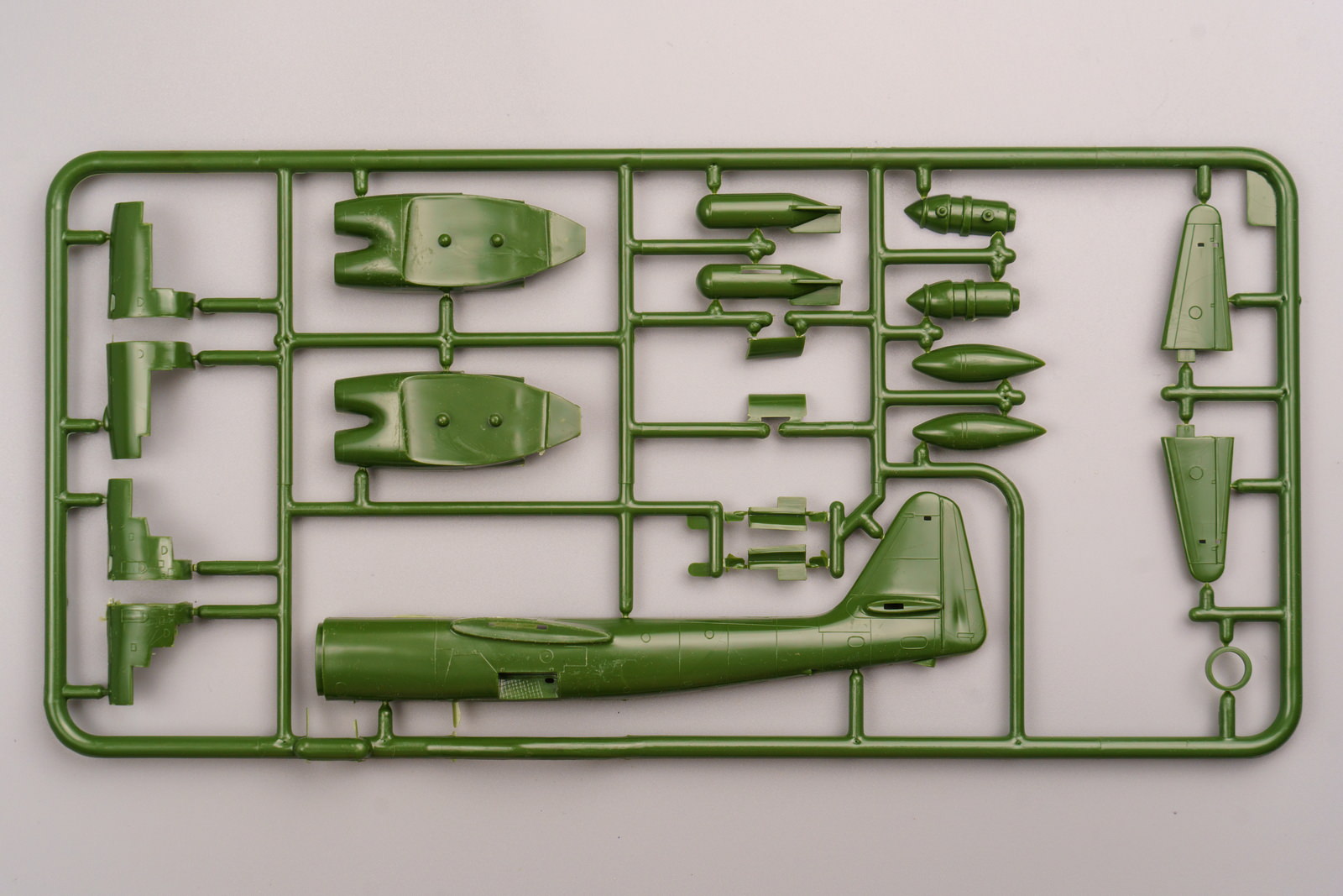 【板件评测】REVELL 1/72 德国阿拉多 AR-234 闪电喷气式轰炸机 H-4162 Arado Blitz 拼装飞机模型