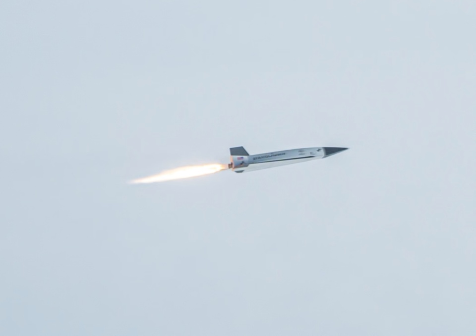 美军高超音速试飞成功 或缩小与中国技术差距