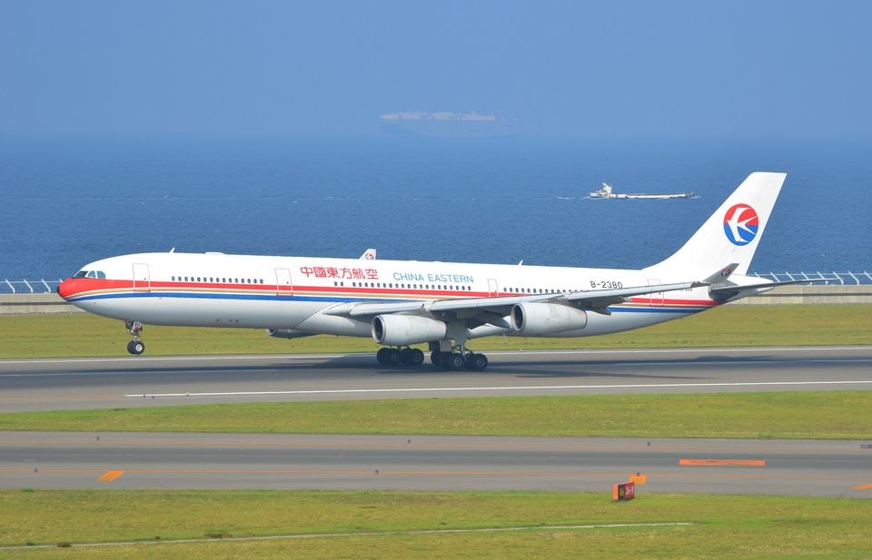 【板件评测】正德福 奇嘉 空中客车 A340-300 中国东方航空 AIRBUS Kitech 08M-341 1/300 拼装客机模型