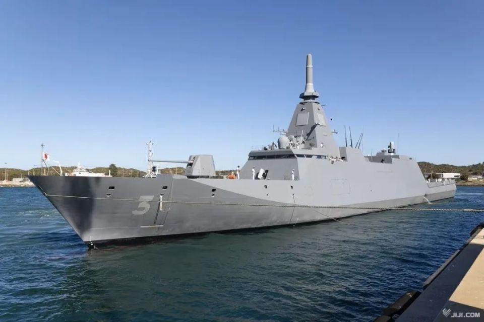 日本海自新护，环形CIC屏幕竟是投影仪？