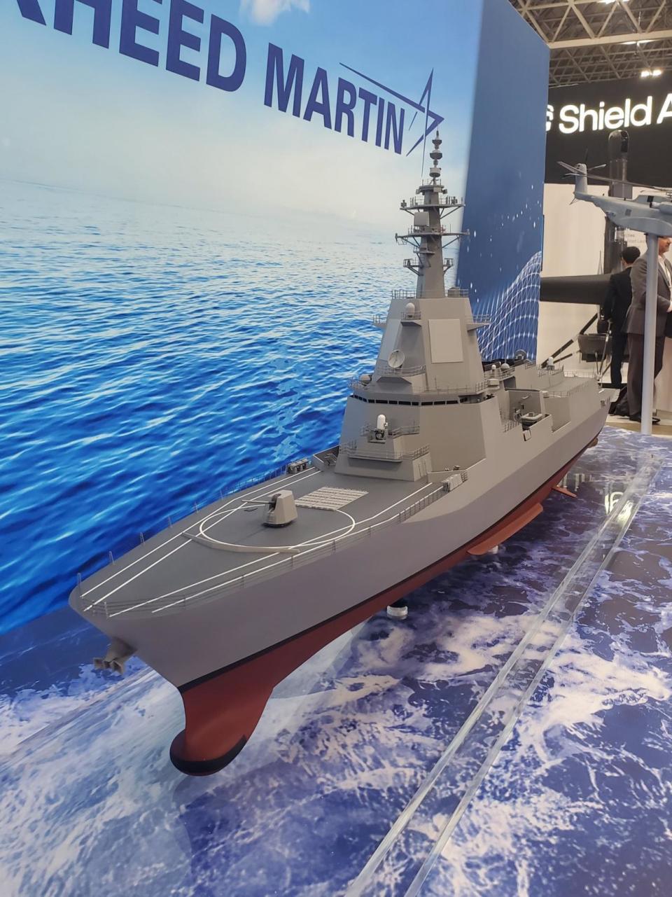 日本未来驱逐舰 配备电磁炮和激光武器