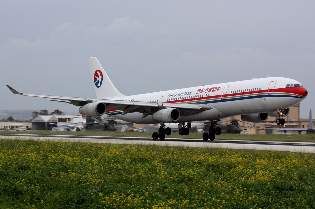 【板件评测】正德福 奇嘉 空中客车 A340-300 中国东方航空 AIRBUS Kitech 08M-341 1/300 拼装客机模型