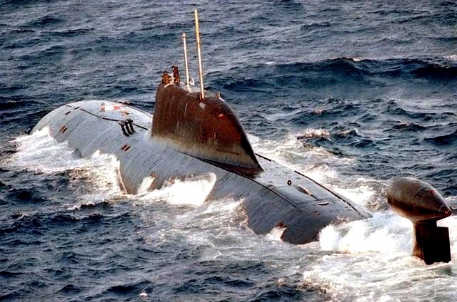 俄巨型核潜下水 与中国潜艇差距明显?