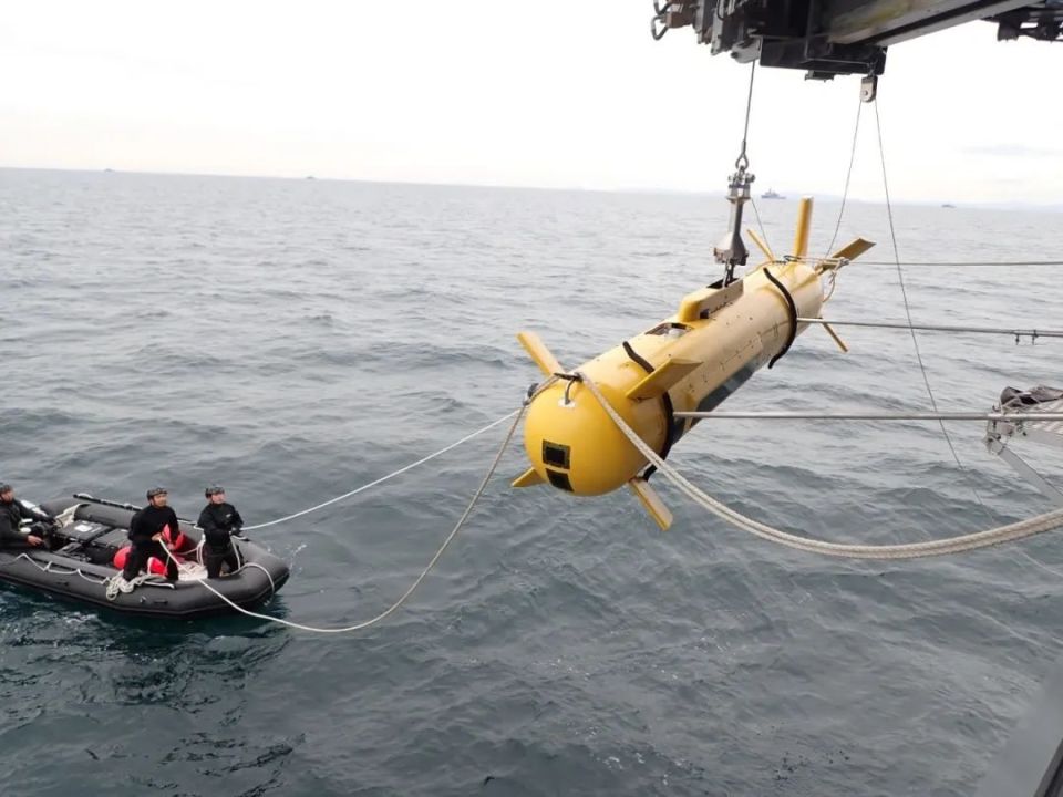 日本海自新护，环形CIC屏幕竟是投影仪？