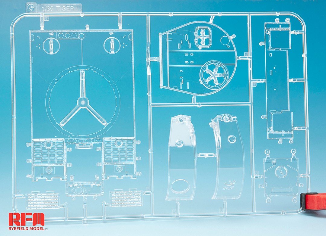 1/35 二战德国虎I重型坦克初期型(全内构与透明零件)