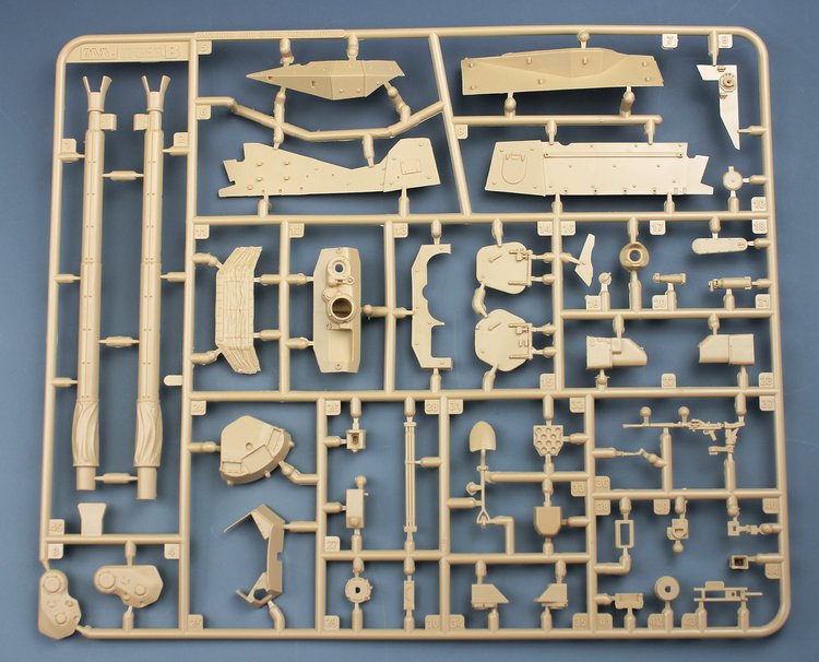 1/35 现代法国 AMX-10RCR T40M 轮式装甲侦察车
