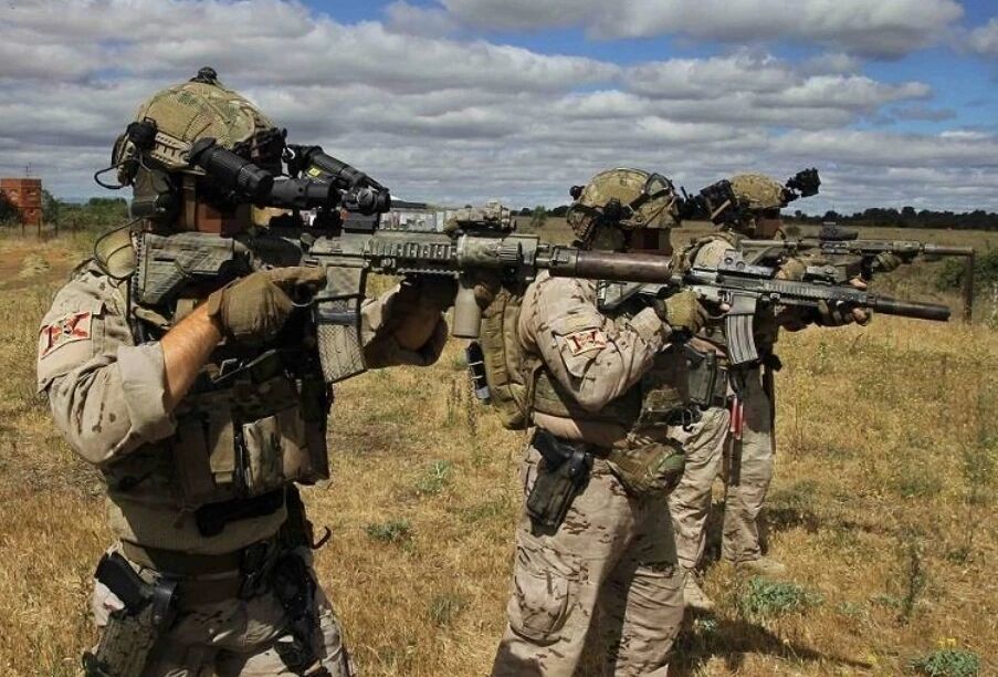 美军海豹与三角洲所用的HK416不同点