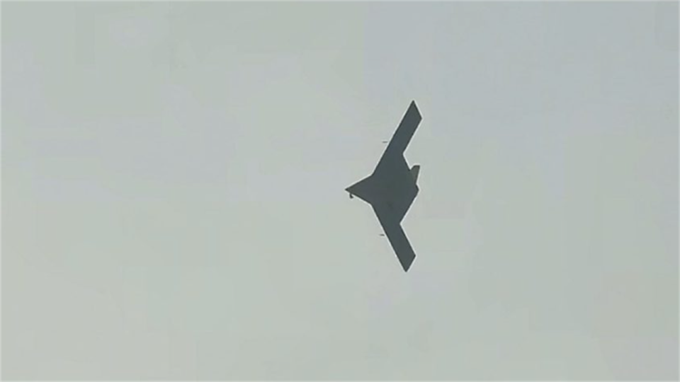 中国彩虹7无人机首次试飞 采用倾斜垂直尾翼