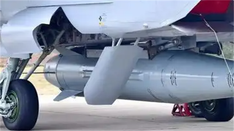 中国彩虹7无人机首次试飞 采用倾斜垂直尾翼