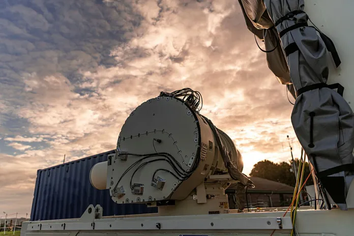 英国激光武器精准击落650 km/h高速无人机